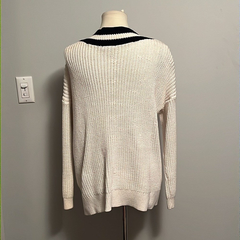 H&M — Oversized Sweater - Picture 3 of 3